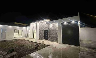 ESPECTACULAR, MODERNA Y ELEGANTE VILLA... POR ESTRENAR!!! A 300 METROS DE LA PLAYA