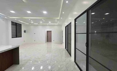 ESPECTACULAR, MODERNA Y ELEGANTE VILLA... POR ESTRENAR!!! A 300 METROS DE LA PLAYA