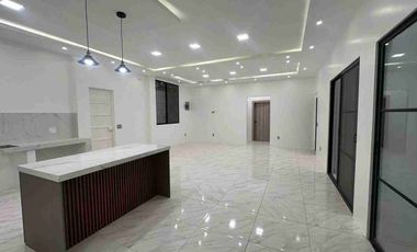 ESPECTACULAR, MODERNA Y ELEGANTE VILLA... POR ESTRENAR!!! A 300 METROS DE LA PLAYA