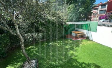 HERMOSA CASA CON JARDÍN DE ENSUEÑO EN VENTA EN CHILUCA.