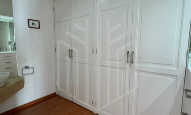 HERMOSA CASA CON JARDÍN DE ENSUEÑO EN VENTA EN CHILUCA.