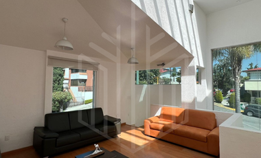 HERMOSA CASA CON JARDÍN DE ENSUEÑO EN VENTA EN CHILUCA.