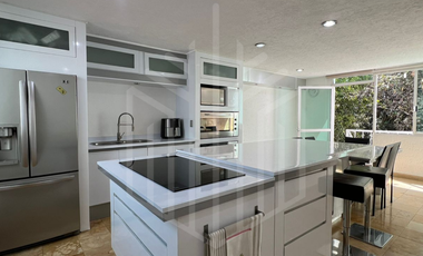 HERMOSA CASA CON JARDÍN DE ENSUEÑO EN VENTA EN CHILUCA.