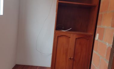 SE ARRIENDA  HERMOSA CASA