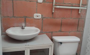 SE ARRIENDA  HERMOSA CASA