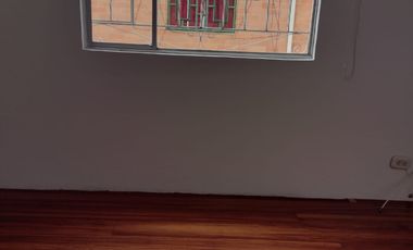 SE ARRIENDA  HERMOSA CASA