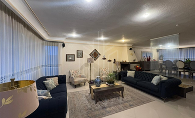 EXCELENTE OPORTUNIDAD CON JARDÍN PLANO EN LOMA DE VALLESCONDIDO.