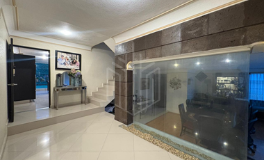 EXCELENTE OPORTUNIDAD CON JARDÍN PLANO EN LOMA DE VALLESCONDIDO.