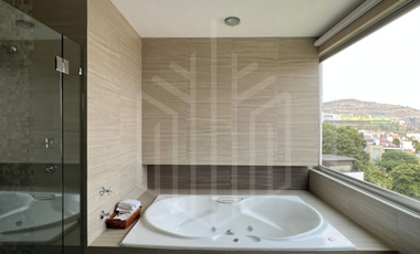 BONITA RESIDENCIA CON JARDÍN PLANO EN VENTA,  BOSQUE ESMERALDA.