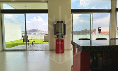 BONITA RESIDENCIA CON JARDÍN PLANO EN VENTA,  BOSQUE ESMERALDA.