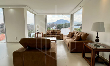 BONITA RESIDENCIA CON JARDÍN PLANO EN VENTA,  BOSQUE ESMERALDA.