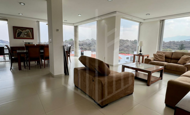 BONITA RESIDENCIA CON JARDÍN PLANO EN VENTA,  BOSQUE ESMERALDA.