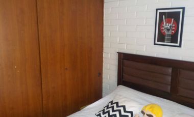 VENDE CASA AMPLIO PATIO.  METRO . MALL PLAZA VESPUCIO