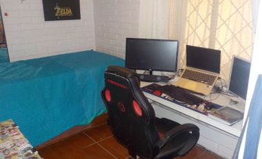 VENDE CASA AMPLIO PATIO.  METRO . MALL PLAZA VESPUCIO