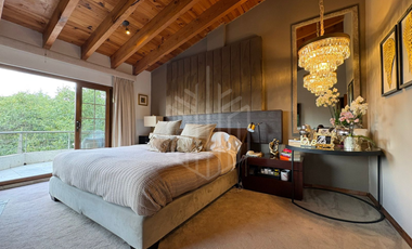 HERMOSA RESIDENCIA EN VENTA CON JARDÍN PLANO Y EXCELENTES ACABADOS EN HACIENDA DE VALLESCONDIDO