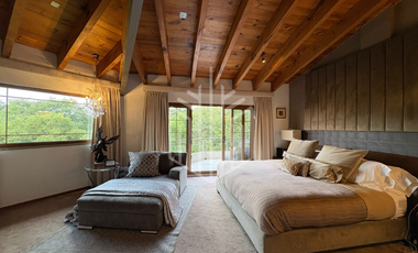 HERMOSA RESIDENCIA EN VENTA CON JARDÍN PLANO Y EXCELENTES ACABADOS EN HACIENDA DE VALLESCONDIDO