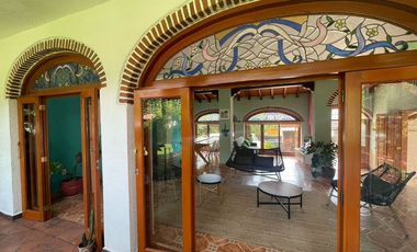 SE VENDE CASA COLONIAL EN TEPOZTLAN