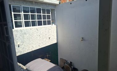 Casa con muy buena ubicación, cerca del suburbano, avenidas principales, plazas y centros comerciales.