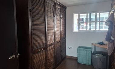 Casa con muy buena ubicación, cerca del suburbano, avenidas principales, plazas y centros comerciales.