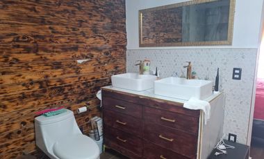 Casa con muy buena ubicación, cerca del suburbano, avenidas principales, plazas y centros comerciales.