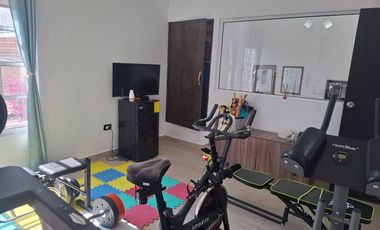 Casa con muy buena ubicación, cerca del suburbano, avenidas principales, plazas y centros comerciales.