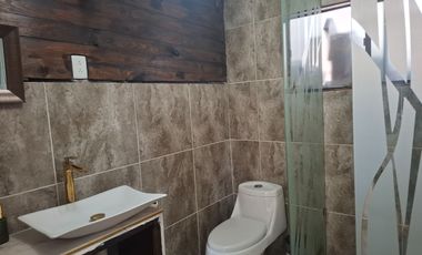 Casa con muy buena ubicación, cerca del suburbano, avenidas principales, plazas y centros comerciales.