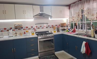 Casa con muy buena ubicación, cerca del suburbano, avenidas principales, plazas y centros comerciales.