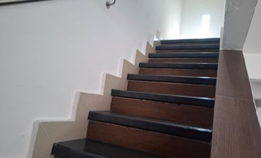 Casa con muy buena ubicación, cerca del suburbano, avenidas principales, plazas y centros comerciales.