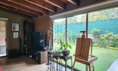 HERMOSA CASA CON JARDÍN PLANO SOBRE AVENIDA EN VENTA EN CONDADO DE SAYAVEDRA.