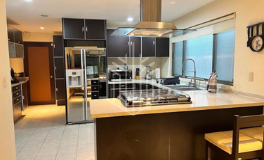 HERMOSA CASA CON JARDÍN PLANO SOBRE AVENIDA EN VENTA EN CONDADO DE SAYAVEDRA.