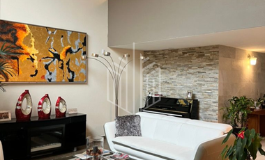 HERMOSA CASA CON JARDÍN PLANO SOBRE AVENIDA EN VENTA EN CONDADO DE SAYAVEDRA.