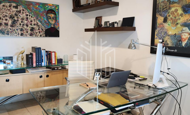 HERMOSA CASA CON JARDÍN PLANO SOBRE AVENIDA EN VENTA EN CONDADO DE SAYAVEDRA.