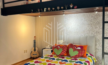 HERMOSA CASA CON JARDÍN PLANO SOBRE AVENIDA EN VENTA EN CONDADO DE SAYAVEDRA.