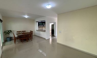 CASA EN ESQUINA CON ALBERCA EN KLUSTER LAS FUENTES CERCA DEL CENTRO DE JIUTEPEC