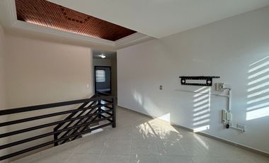 CASA EN ESQUINA CON ALBERCA EN KLUSTER LAS FUENTES CERCA DEL CENTRO DE JIUTEPEC