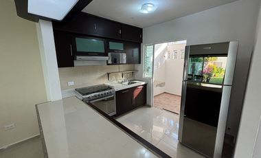 CASA EN ESQUINA CON ALBERCA EN KLUSTER LAS FUENTES CERCA DEL CENTRO DE JIUTEPEC