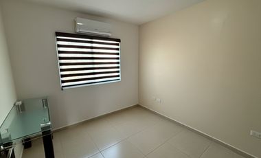 CASA EN ESQUINA CON ALBERCA EN KLUSTER LAS FUENTES CERCA DEL CENTRO DE JIUTEPEC