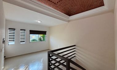 CASA EN ESQUINA CON ALBERCA EN KLUSTER LAS FUENTES CERCA DEL CENTRO DE JIUTEPEC