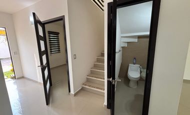 CASA EN ESQUINA CON ALBERCA EN KLUSTER LAS FUENTES CERCA DEL CENTRO DE JIUTEPEC