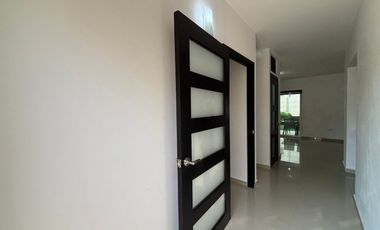 CASA EN ESQUINA CON ALBERCA EN KLUSTER LAS FUENTES CERCA DEL CENTRO DE JIUTEPEC