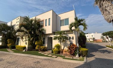 CASA EN ESQUINA CON ALBERCA EN KLUSTER LAS FUENTES CERCA DEL CENTRO DE JIUTEPEC