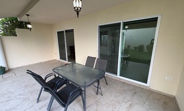 CASA EN ESQUINA CON ALBERCA EN KLUSTER LAS FUENTES CERCA DEL CENTRO DE JIUTEPEC