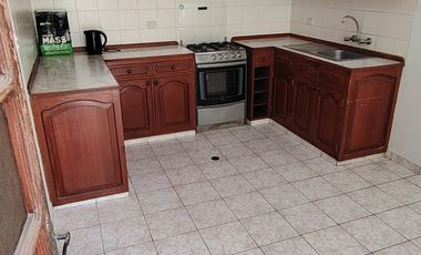 ALQUILO CASA DE 3 PISOS A 1 CUADRA DE LA PLAZA DE YANAHUARA