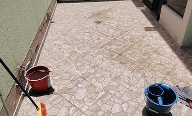 ALQUILO CASA DE 3 PISOS A 1 CUADRA DE LA PLAZA DE YANAHUARA