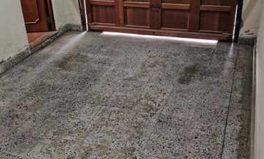 ALQUILO CASA DE 3 PISOS A 1 CUADRA DE LA PLAZA DE YANAHUARA