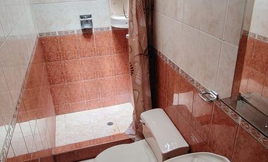 ALQUILO CASA DE 3 PISOS A 1 CUADRA DE LA PLAZA DE YANAHUARA