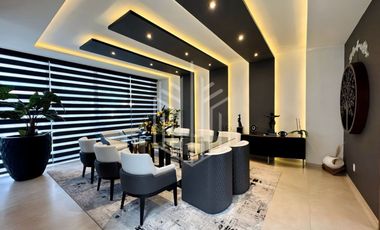 Imponente residencia en Zona Esmeralda | Jardín plano, doble altura y 4 recámaras