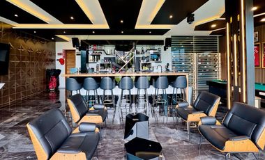 Imponente residencia en Zona Esmeralda | Jardín plano, doble altura y 4 recámaras