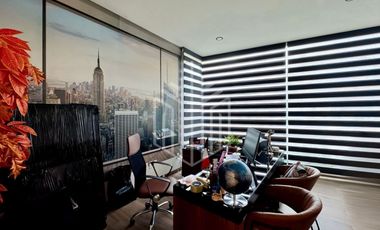 Imponente residencia en Zona Esmeralda | Jardín plano, doble altura y 4 recámaras