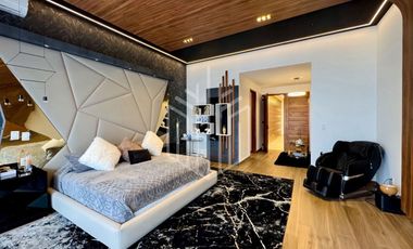 Imponente residencia en Zona Esmeralda | Jardín plano, doble altura y 4 recámaras